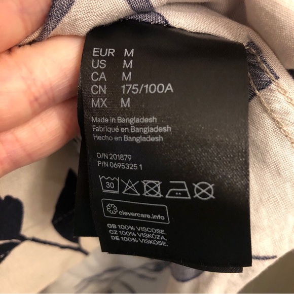 H & M botanical button down. SZ - M - Picture 8 of 10